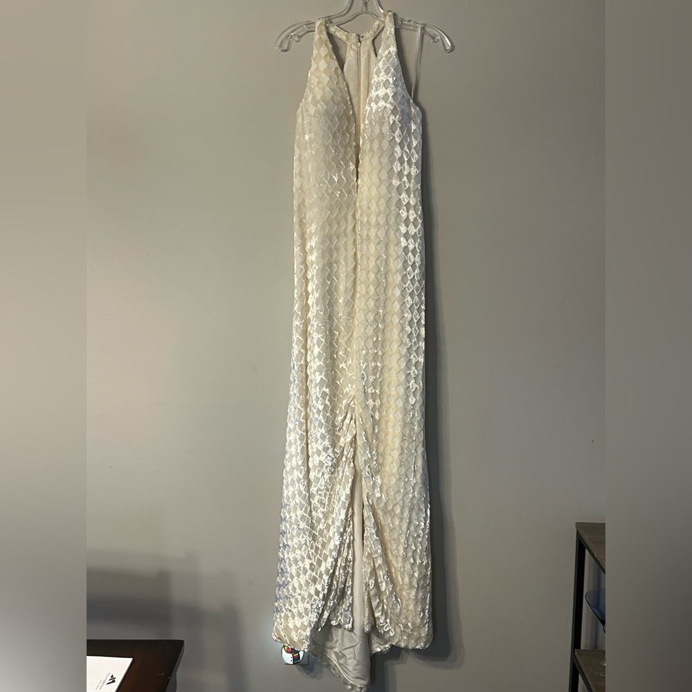 Beautiful Firas Yousif wedding gown size 6. White shimmering, soft fabric.